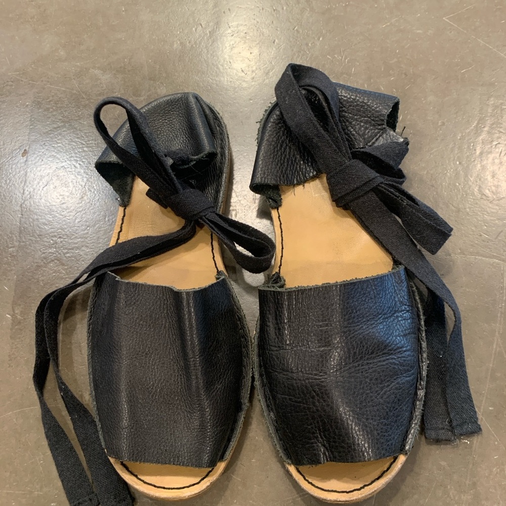 Black Leather Sandals/size 38/7.5 - Picture 12 of 12